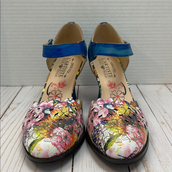 L’ARTISTE heels.Watercolor floral. 2.5” heel. Adjustable strap.Like new. Size 38 - Picture 2 of 12